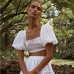 DISSH AISLE WHITE LINEN SLEEVED TOP